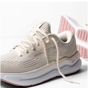 Brooks Ghost Max 2 Womens Running Shoes Cream Pink Neutral Cushion Sneakers 9.5